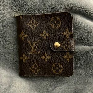 Brand new never used Louis Vuitton wallet!